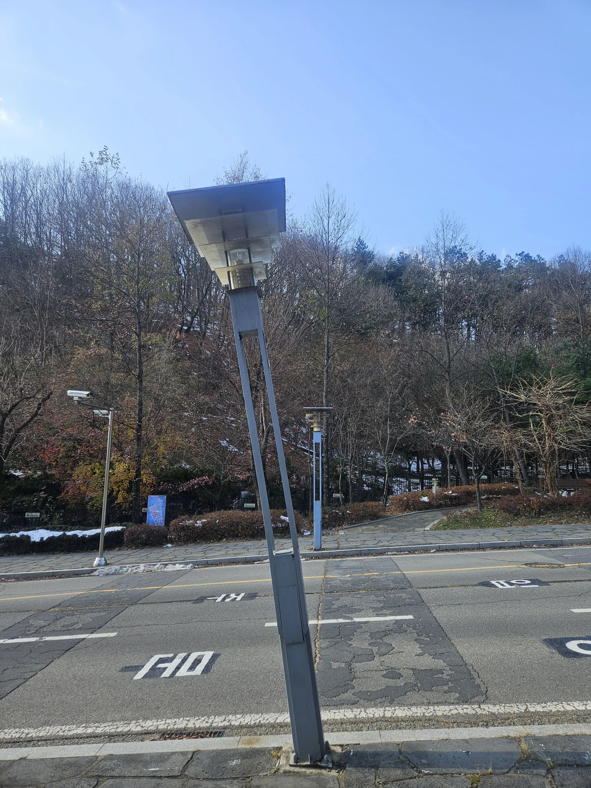용접부 균열·도장 박리 — 보수 대상 기둥