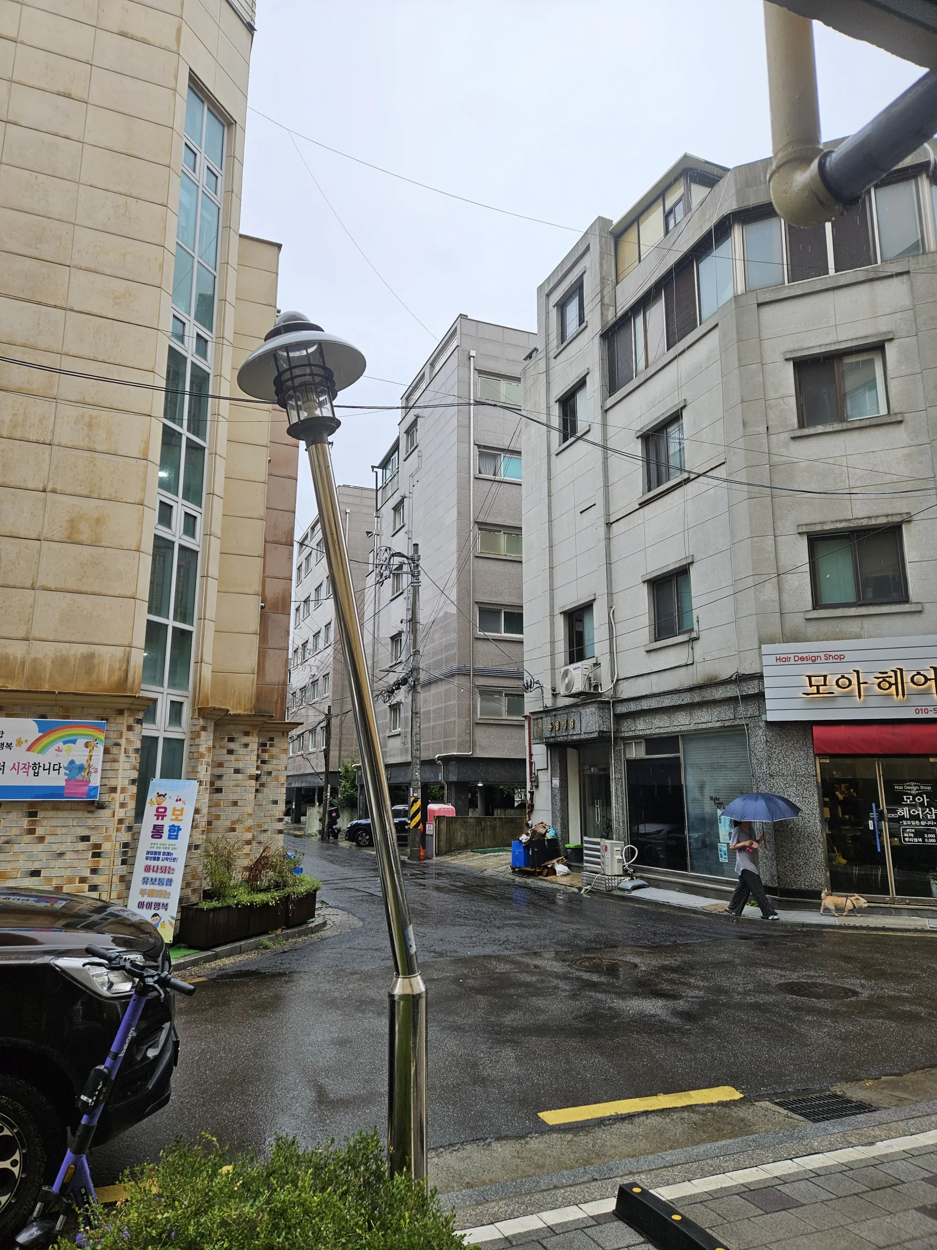 충격 파손이 발생한 서울 동대문구 가로등 기둥