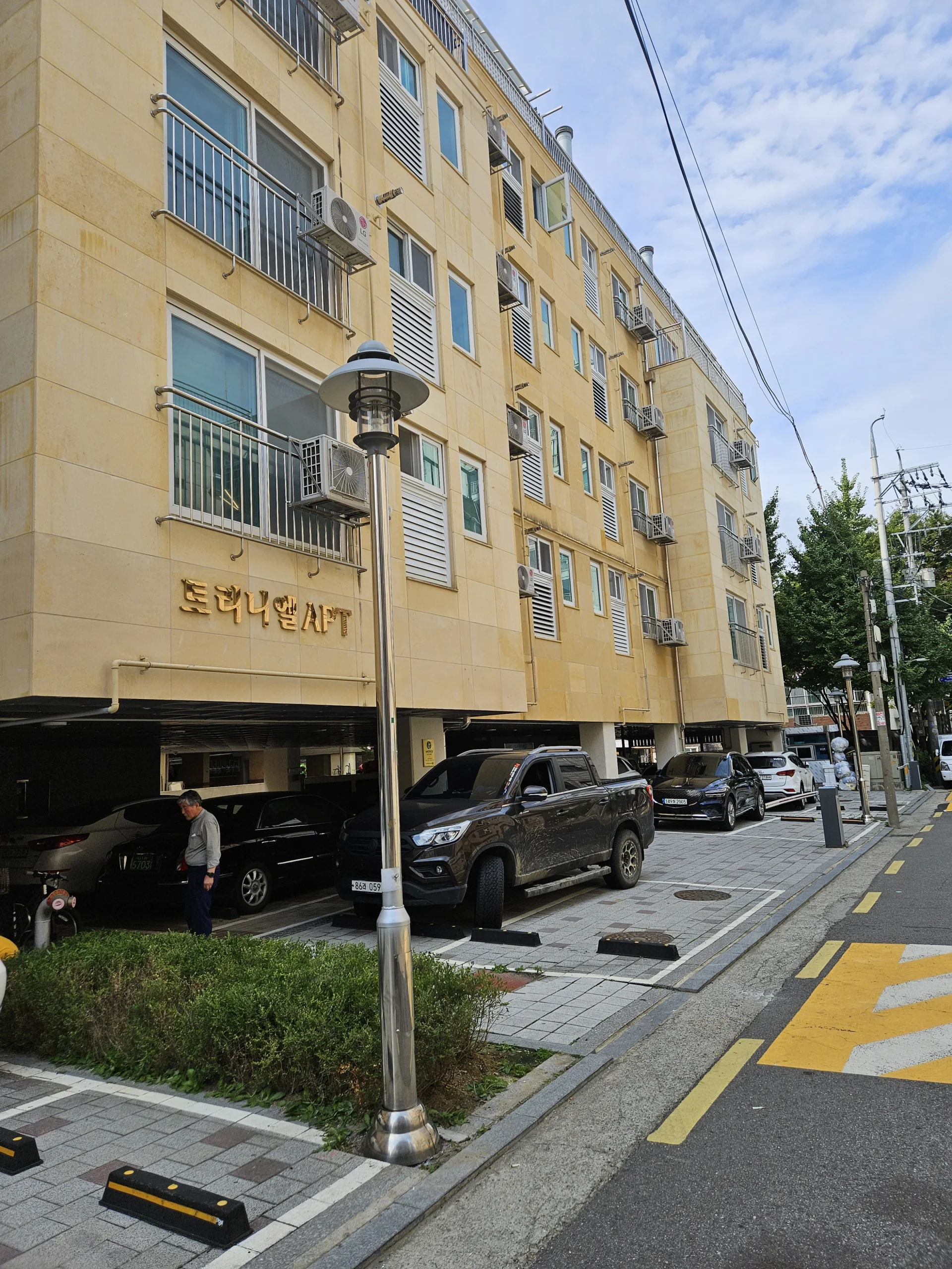 시공 완료 — 서울 동대문구 가로등 기둥 보강 수리 완료